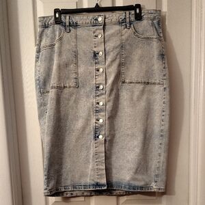 Sonoma Light Wash Denim Skirt with Button Detail
